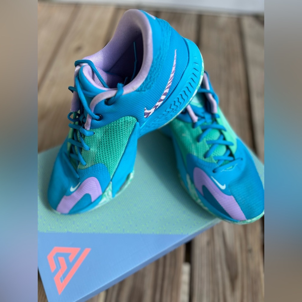 **SOLD** Men’s Nike Giannis Zoom Freak 4 EUC
